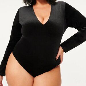 Good American Velvet Deep V Bodysuit Black Velvet